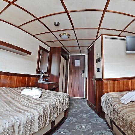 Florentina Boat Prague Exterior photo