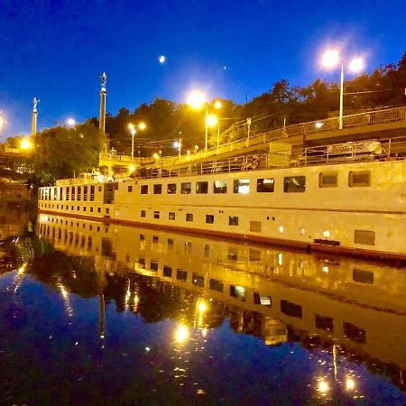 Florentina Boat Prague Exterior photo