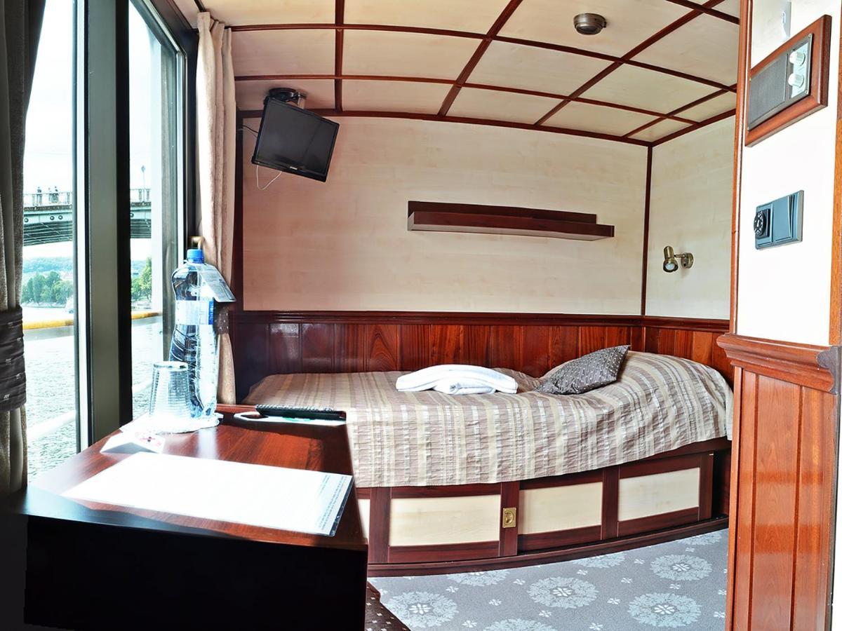 Florentina Boat Prague Exterior photo