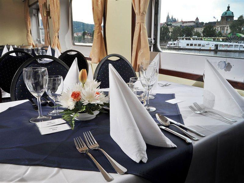 Florentina Boat Prague Exterior photo