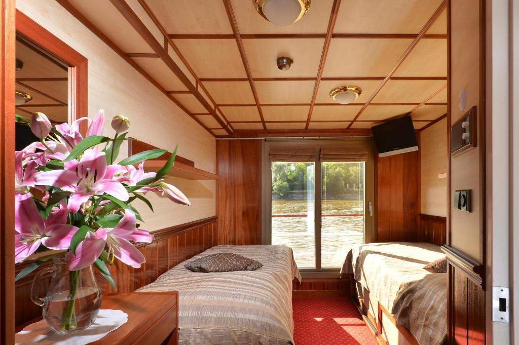 Florentina Boat Prague Exterior photo