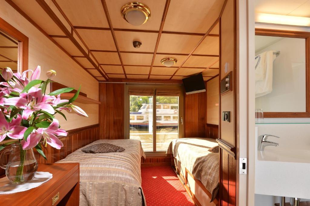 Florentina Boat Prague Exterior photo