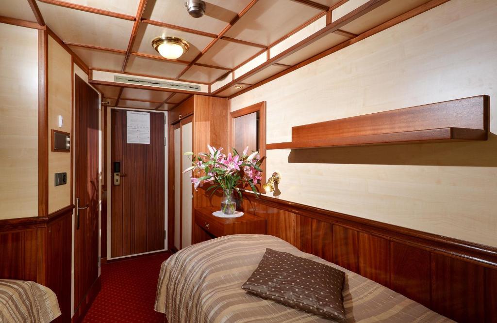Florentina Boat Prague Exterior photo