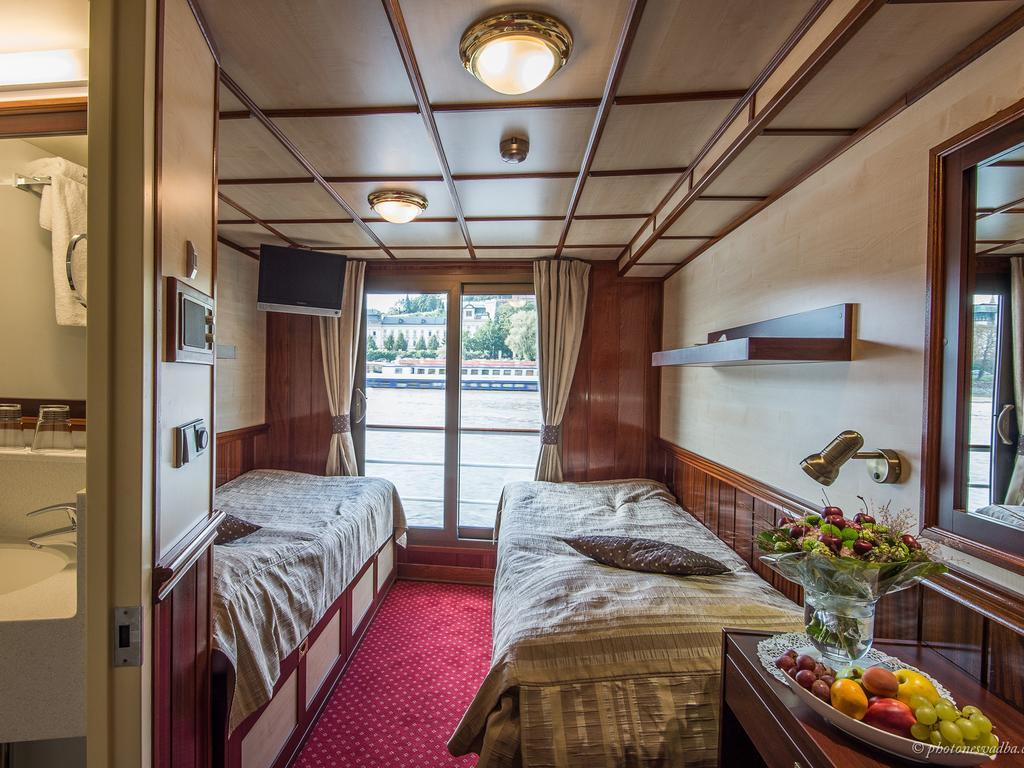 Florentina Boat Prague Exterior photo