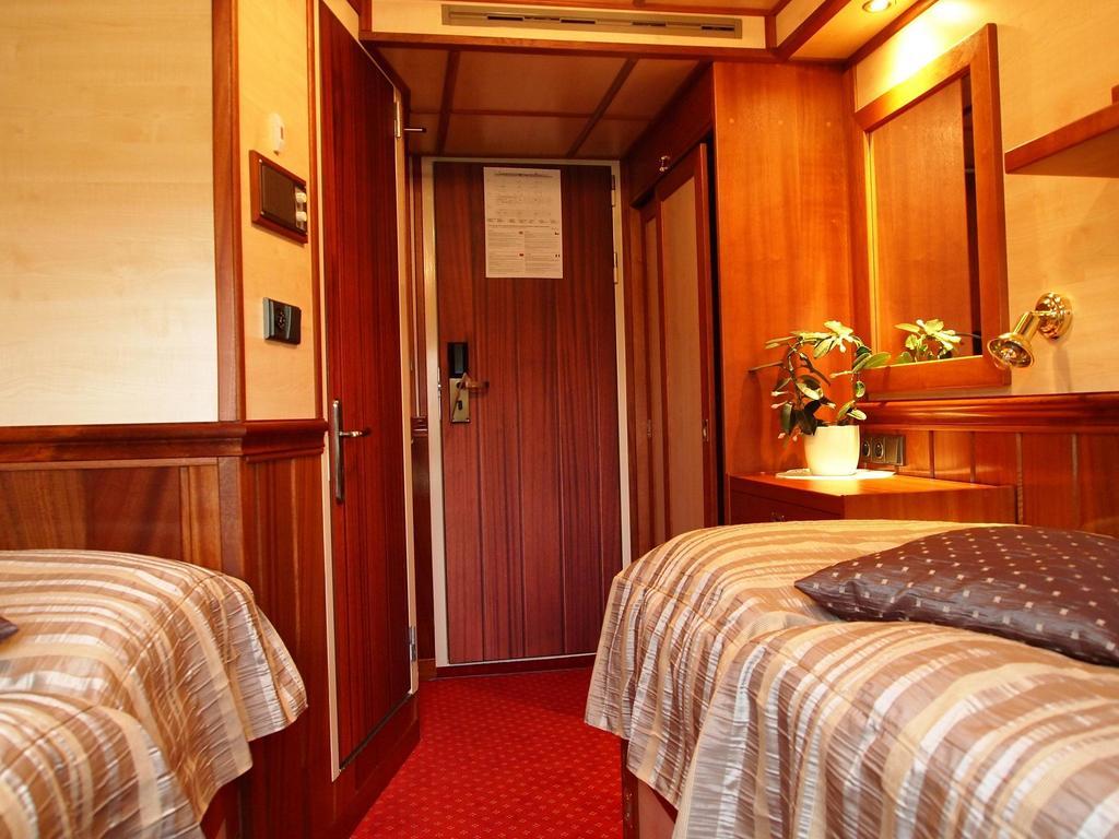 Florentina Boat Prague Exterior photo