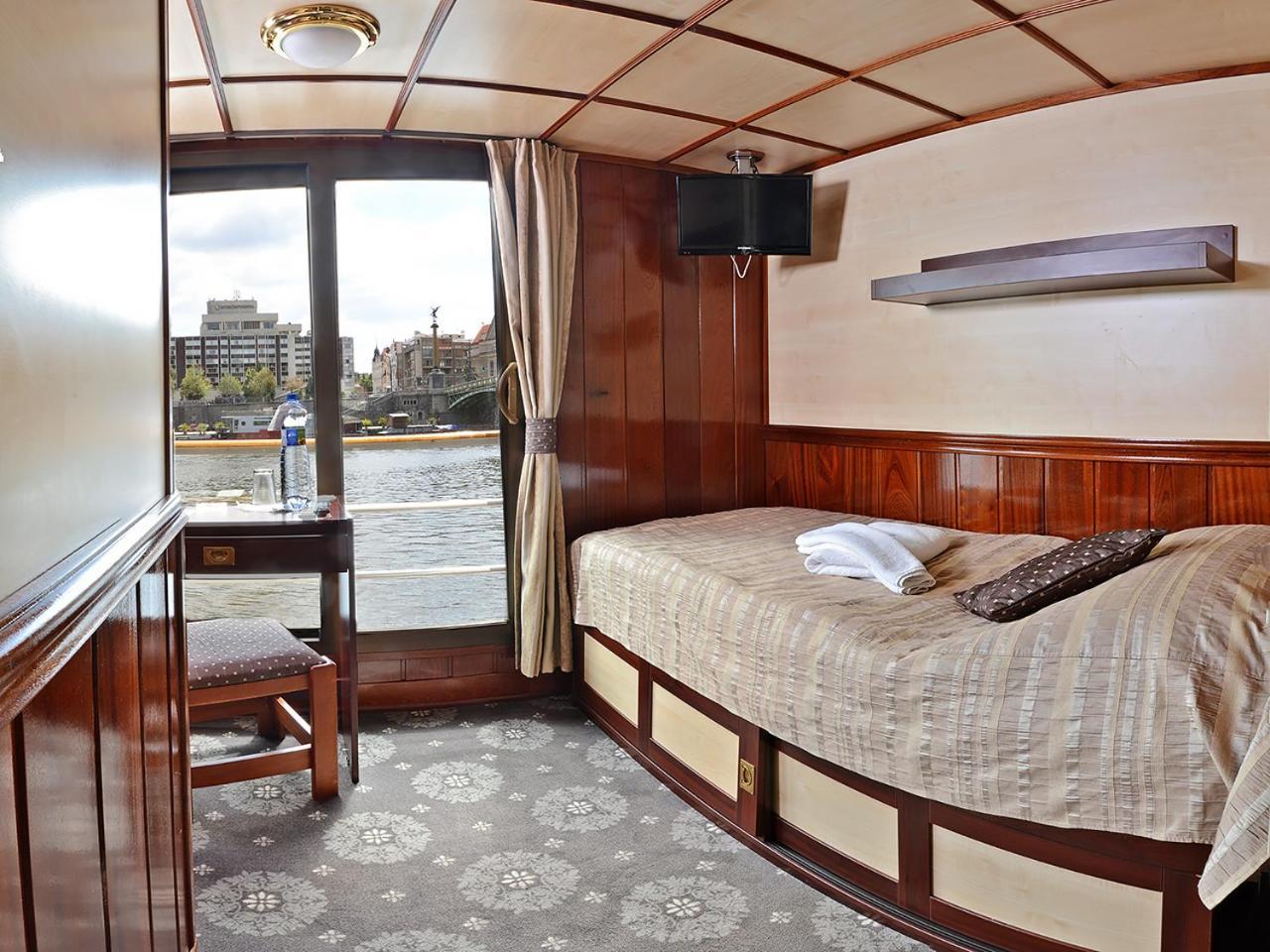 Florentina Boat Prague Exterior photo