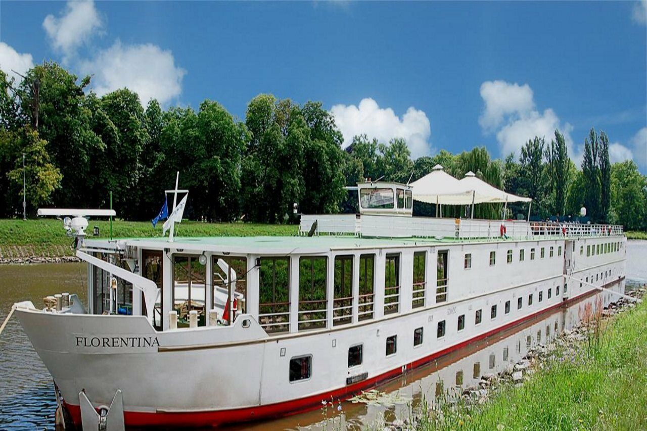 Florentina Boat Prague Exterior photo